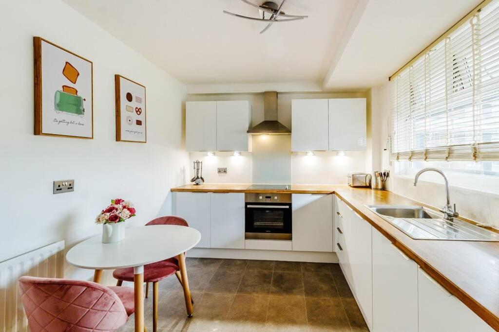 Super Spacious 2 Bedroom Apt 20Mn From Central. London Ngoại thất bức ảnh